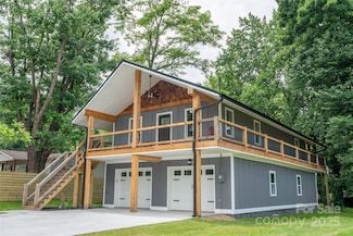 2513 Rolfe St, Hendersonville, NC 28791