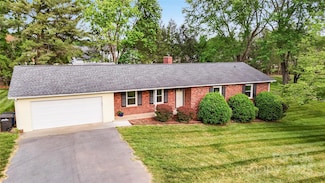 326 N Greenbriar Rd, Statesville, NC 28625