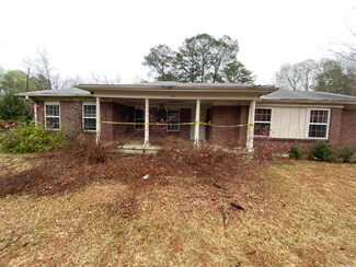 565 Sharp Ave, Camden, AR 71701