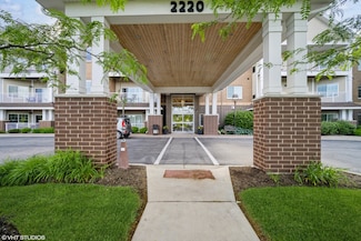 2220 Founders Dr Unit 323, Northbrook, IL 60062