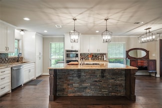 143 Linnwood Dr, New Caney, TX 77357