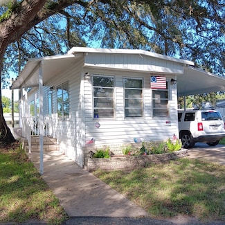 813 W Colonial Cir, Daytona Beach, FL 32117