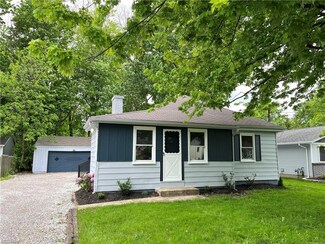 5860 Suwanee Dr, Mentor On the Lake, OH 44060