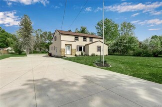 12 Woodhaven Rd, Orchard Park, NY 14127