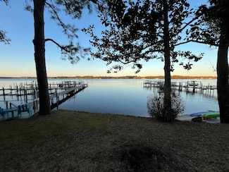 2881 Leahs Ln, Navarre, FL 32566