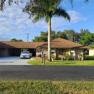 215 Oaklawn Ct, Lehigh Acres, FL 33936