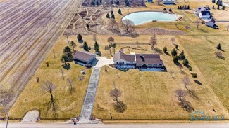 18397 Robinson Rd, Bowling Green, OH 43402
