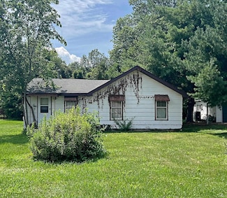 982 8th St NW, Linton, IN 47441