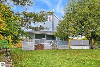 2124 Anthony Rd, Pentwater, MI 49449
