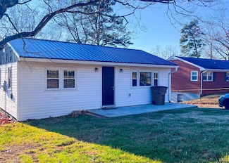 1606 School St, Altavista, VA 24517