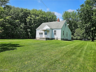 1890 Mathews Rd, Youngstown, OH 44514