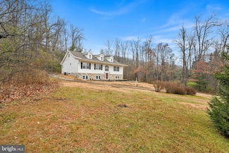 7962 Woodland Dr, Hanover, PA 17331