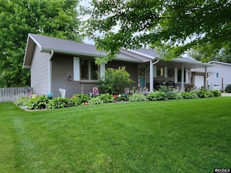 2813 Susan St, Fremont, NE 68025