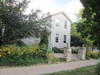 834 Bangs St, Aurora, IL 60505