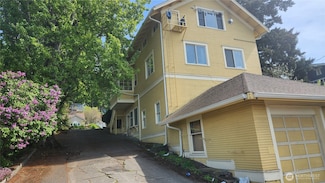 225 N Forest St, Bellingham, WA 98225