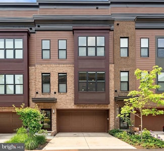 3546 Sutton Heights Cir, Fairfax, VA 22031