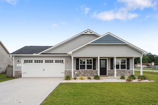 226 Breakwater Dr, Sneads Ferry, NC 28460