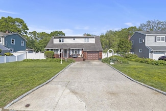 1125 Reilly St, Bay Shore, NY 11706