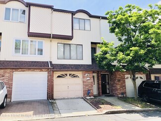 43 Venus Ln, Staten Island, NY 10314