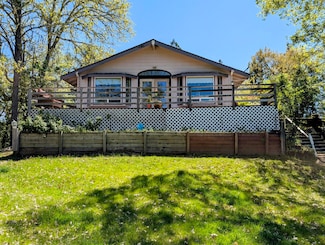 2033 Robertson Bridge Rd, Grants Pass, OR 97526