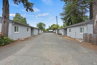 560 Talmage Rd, Ukiah, CA 95482