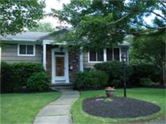 86 Damon Rd, Needham Heights, MA 02494