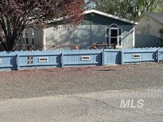 424 W Oregon Ave, Homedale, ID 83628