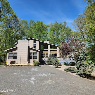 344 Canoe Brook Dr, Hawley, PA 18428