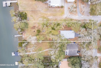 11 White Ln, Oak Island, NC 28465