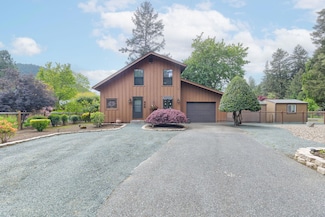 345 Whispering Pines Ln, Grants Pass, OR 97527