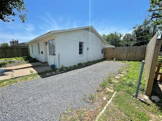 411 Guyer St, Sugar Land, TX 77498