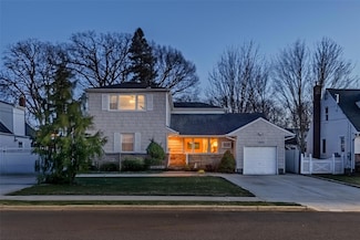 3896 Park Ave, Seaford, NY 11783