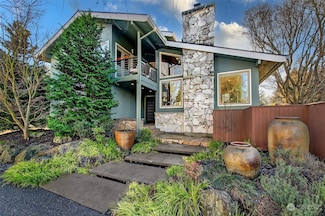3056 Magnolia Blvd W, Seattle, WA 98199