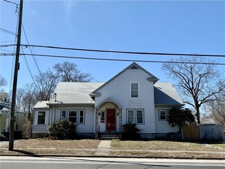 897 Main St, Warren, RI 02885