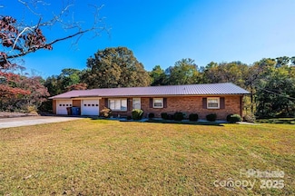 2009 Sleepy Hollow Dr, Hickory, NC 28601