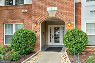 1511 N Point Dr Unit 302, Reston, VA 20194