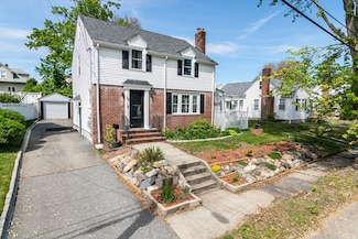 38 Brookside Dr, Cranston, RI 02910