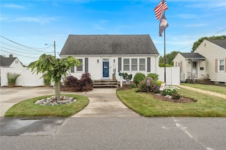 32 Waterman Ave, Johnston, RI 02919