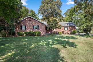 2831 Belleflower Dr, Alliance, OH 44601