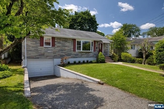 92 Columbia Ave, Bergenfield, NJ 07621