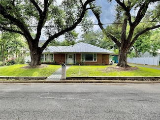 232 S Holland St, Bellville, TX 77418
