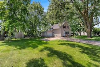 3320 Iris Ct, Green Bay, WI 54311
