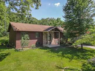 1391 N Riverside Dr, Momence, IL 60954