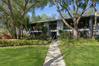3241 Fox Chase Cir N Unit 204, Palm Harbor, FL 34683
