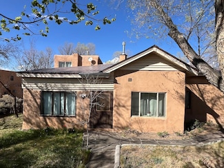 209 Herdner Rd, Taos, NM 87571
