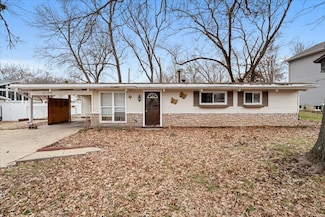 611 Sulphur Spring Rd, Ballwin, MO 63021