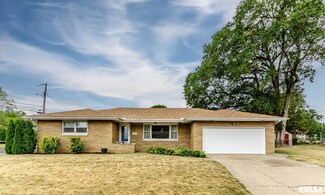 1523 Norwood Ave, Pekin, IL 61554