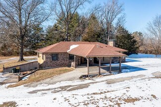 1517 Eisenhower Rd, Lansing, KS 66043