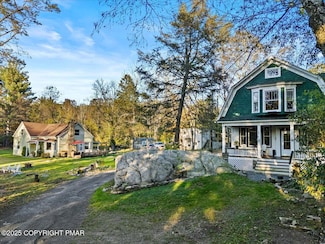 3 Stone Tree Dr, Canadensis, PA 18325