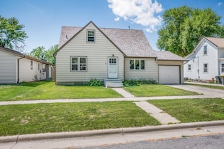 350 S 9th St, Bird Island, MN 55310